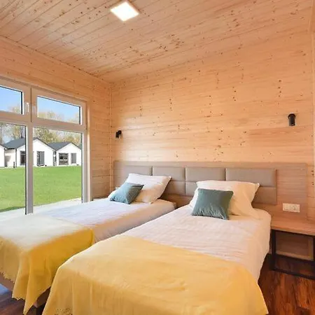 Cozy Homes For 5 People, Azy *
